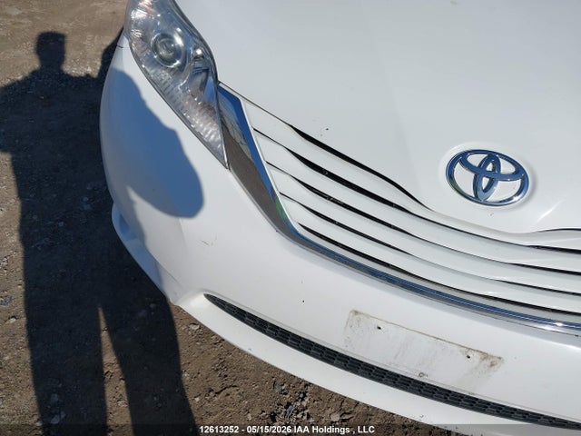 Продажа на аукционе авто 2017 Toyota Sienna Le, vin: 5TDKZ3DC3HS837452, номер лота: 12613252