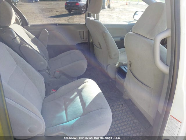 Продажа на аукционе авто 2017 Toyota Sienna Le, vin: 5TDKZ3DC3HS837452, номер лота: 12613252