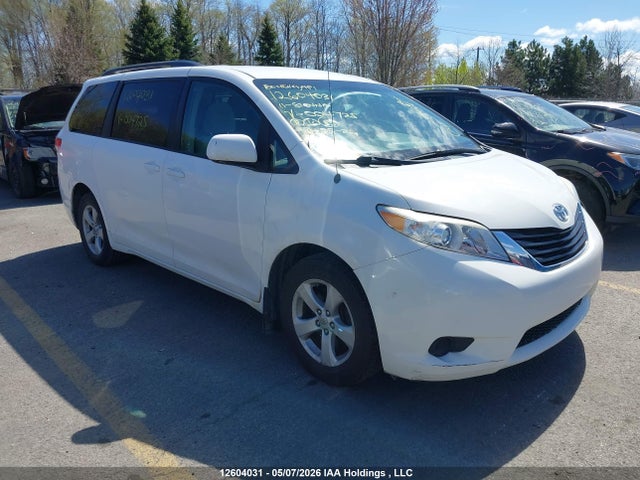 12604031 :رقم المزاد ، 5TDKA3DC2BS004725 vin ، 2011 Toyota Sienna Le مزاد بيع