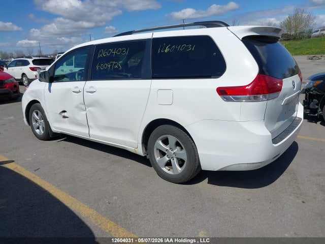 12604031 :رقم المزاد ، 5TDKA3DC2BS004725 vin ، 2011 Toyota Sienna Le مزاد بيع