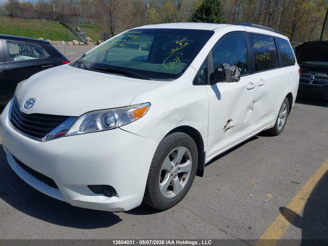 12604031 :رقم المزاد ، 5TDKA3DC2BS004725 vin ، 2011 Toyota Sienna Le مزاد بيع