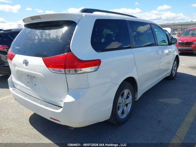 12604031 :رقم المزاد ، 5TDKA3DC2BS004725 vin ، 2011 Toyota Sienna Le مزاد بيع