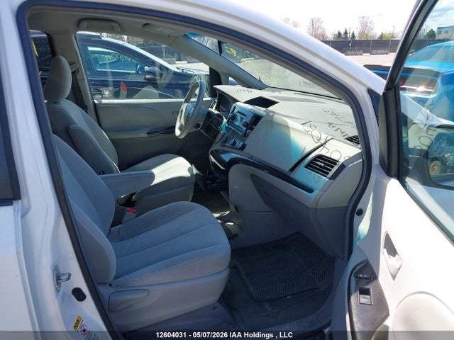 12604031 :رقم المزاد ، 5TDKA3DC2BS004725 vin ، 2011 Toyota Sienna Le مزاد بيع