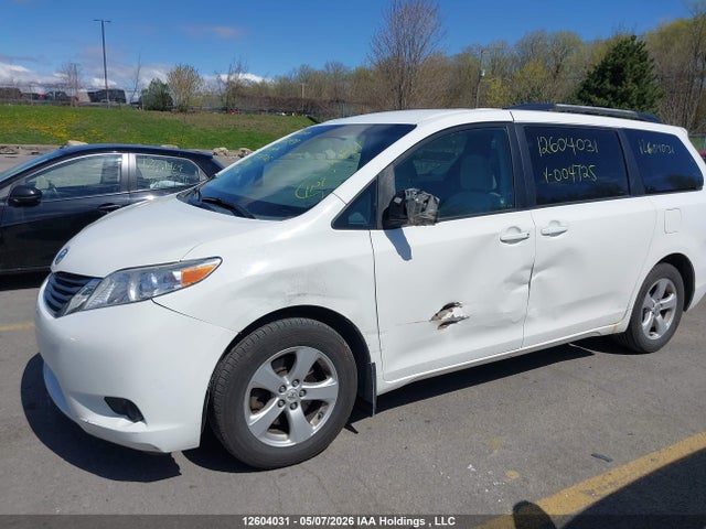 12604031 :رقم المزاد ، 5TDKA3DC2BS004725 vin ، 2011 Toyota Sienna Le مزاد بيع