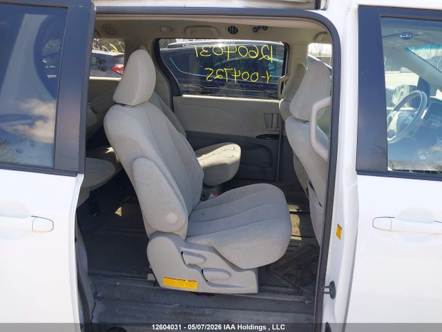 12604031 :رقم المزاد ، 5TDKA3DC2BS004725 vin ، 2011 Toyota Sienna Le مزاد بيع