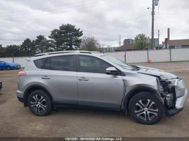 2T3BFREV7GW426788 Toyota RAV4 LE