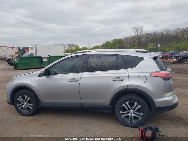 2T3BFREV7GW426788 Toyota RAV4 LE