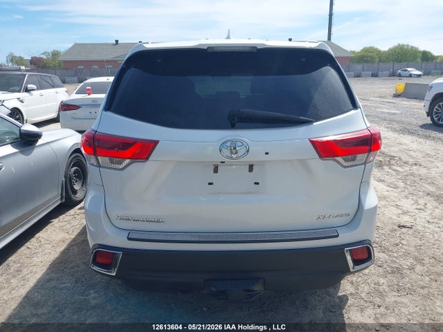 5TDJZRFH3JS541408 Toyota Highlander Xle