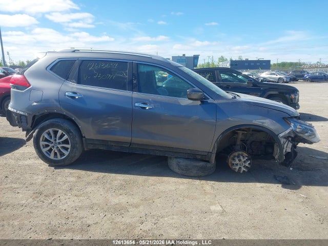 Продаж на аукціоні авто 2017 Nissan Rogue S/sl Platinum/sv, vin: 5N1AT2MV4HC750911, номер лоту: 12613654
