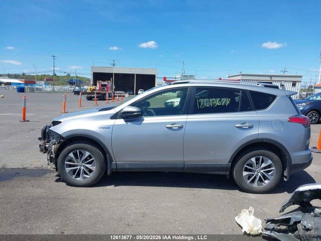 12613677 :رقم المزاد ، JTMRJREV5JD219446 vin ، 2018 Toyota Rav4 Hv Le Plus/xle مزاد بيع