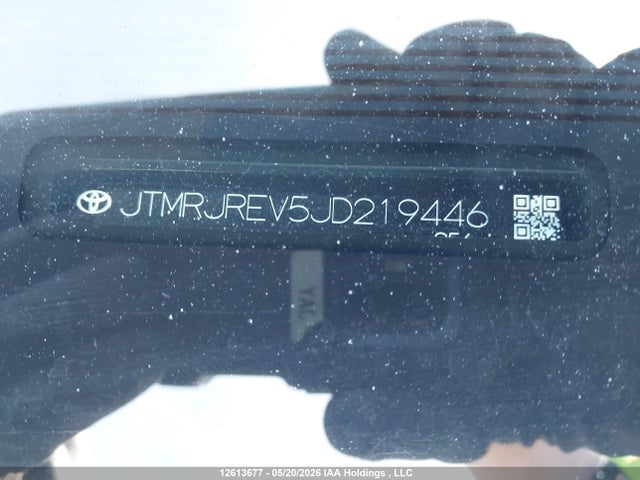 12613677 :رقم المزاد ، JTMRJREV5JD219446 vin ، 2018 Toyota Rav4 Hv Le Plus/xle مزاد بيع