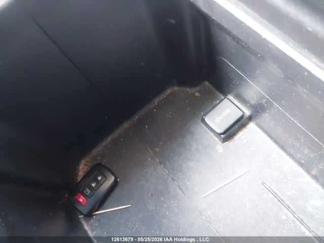 5TDJGRFH0KS053511 Toyota Highlander Hybrid Xle