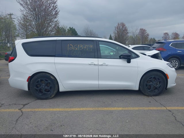 Chrysler Pacifica Limited 2025 2C4RC1GG1SR601921 Image 13