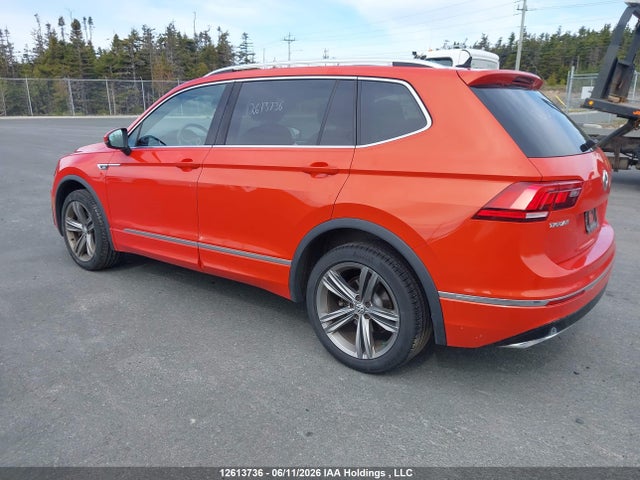 Продажа на аукционе авто 2019 Volkswagen Tiguan Highline, vin: 3VV4B7AX2KM018033, номер лота: 12613736