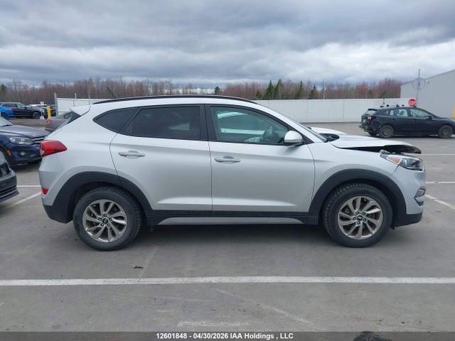 KM8J3CA42HU508226 Hyundai TUCSON SE