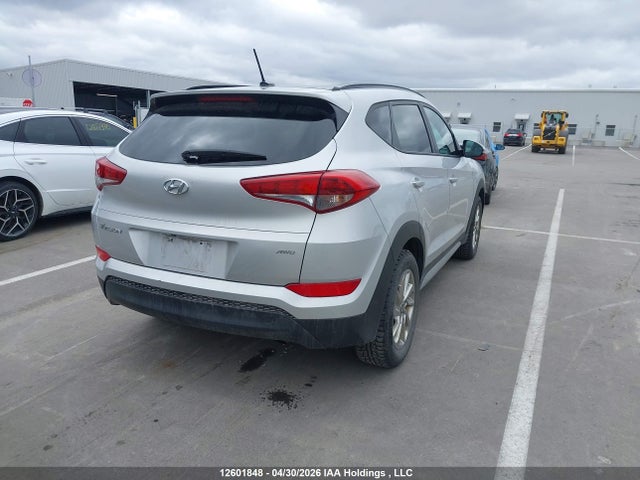 KM8J3CA42HU508226 Hyundai TUCSON SE