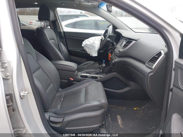KM8J3CA42HU508226 Hyundai TUCSON SE