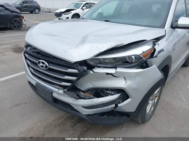KM8J3CA42HU508226 Hyundai TUCSON SE