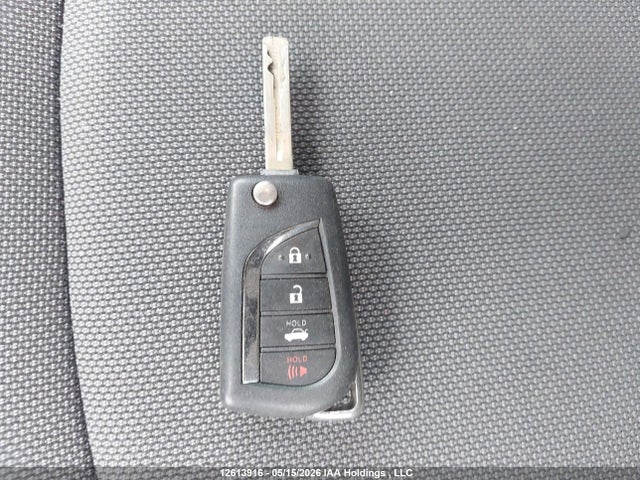 12613916 :رقم المزاد ، 5YFBPMBEXMP186906 vin ، 2021 Toyota Corolla Le مزاد بيع
