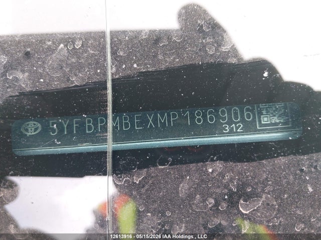 12613916 :رقم المزاد ، 5YFBPMBEXMP186906 vin ، 2021 Toyota Corolla Le مزاد بيع