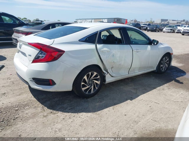 2HGFC2F61JH040059 Honda CIVIC SE