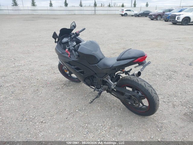 2014 Kawasaki Ex300 A მანქანა იყიდება აუქციონზე, vin: JKAEX8A1XEDA17747, აუქციონის ნომერი: 12613961