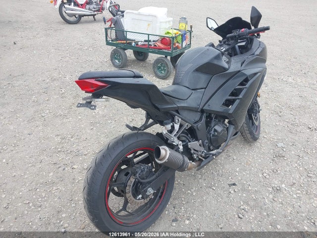 2014 Kawasaki Ex300 A მანქანა იყიდება აუქციონზე, vin: JKAEX8A1XEDA17747, აუქციონის ნომერი: 12613961