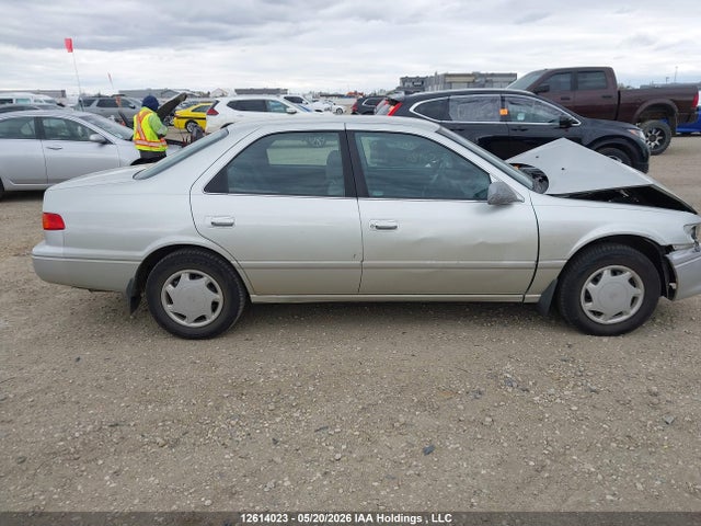 12614023 :رقم المزاد ، JT2BG22K5Y0488851 vin ، 2000 Toyota Camry Ce/le/xle مزاد بيع