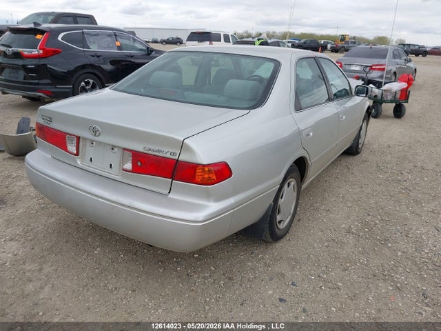 12614023 :رقم المزاد ، JT2BG22K5Y0488851 vin ، 2000 Toyota Camry Ce/le/xle مزاد بيع