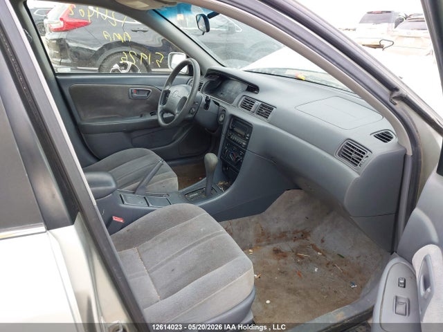 12614023 :رقم المزاد ، JT2BG22K5Y0488851 vin ، 2000 Toyota Camry Ce/le/xle مزاد بيع