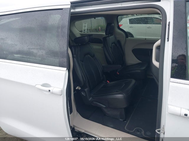 Продажа на аукционе авто 2023 Chrysler Pacifica Touring L, vin: 2C4RC1BG6PR567585, номер лота: 12614037