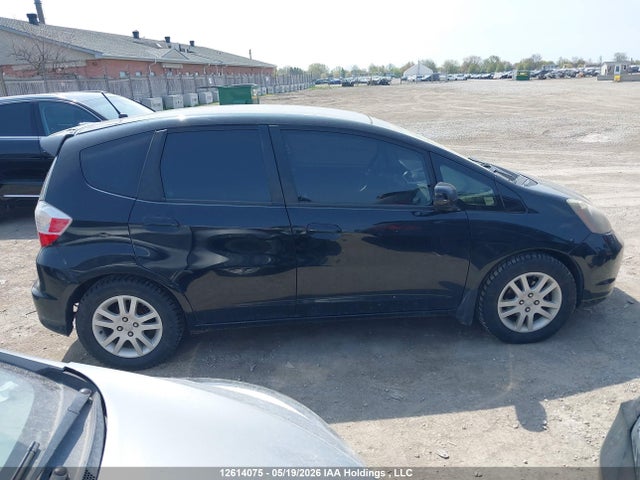 12614075 :رقم المزاد ، LUCGE8H53E3006536 vin ، 2014 Honda Fit Lx مزاد بيع