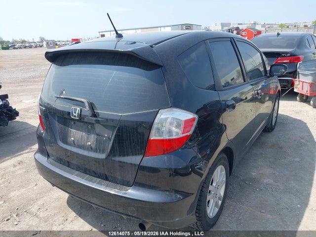12614075 :رقم المزاد ، LUCGE8H53E3006536 vin ، 2014 Honda Fit Lx مزاد بيع