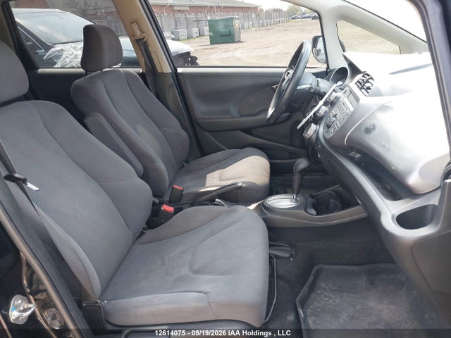 12614075 :رقم المزاد ، LUCGE8H53E3006536 vin ، 2014 Honda Fit Lx مزاد بيع
