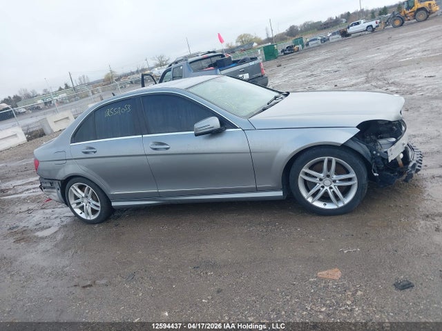 2013 Mercedes-benz C 300 4matic მანქანა იყიდება აუქციონზე, vin: WDDGF8AB1DA760018, აუქციონის ნომერი: 12594437