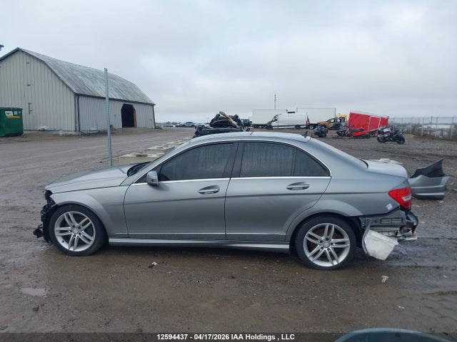 2013 Mercedes-benz C 300 4matic მანქანა იყიდება აუქციონზე, vin: WDDGF8AB1DA760018, აუქციონის ნომერი: 12594437