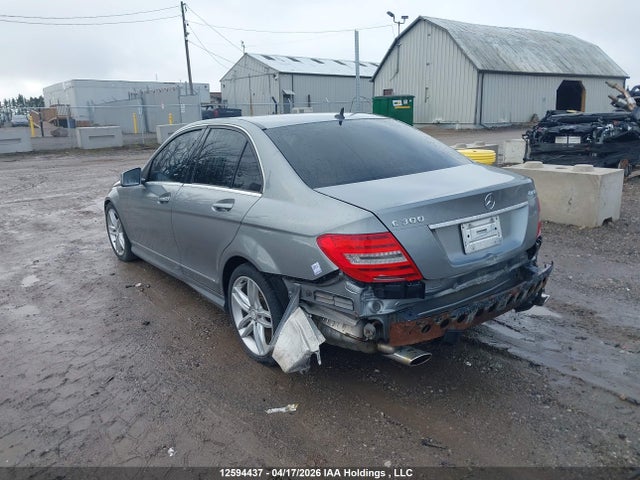 2013 Mercedes-benz C 300 4matic მანქანა იყიდება აუქციონზე, vin: WDDGF8AB1DA760018, აუქციონის ნომერი: 12594437