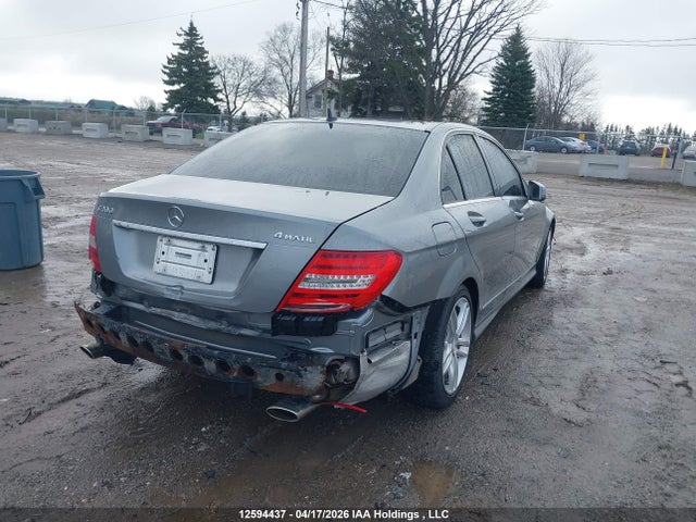2013 Mercedes-benz C 300 4matic მანქანა იყიდება აუქციონზე, vin: WDDGF8AB1DA760018, აუქციონის ნომერი: 12594437