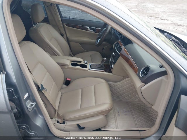 2013 Mercedes-benz C 300 4matic მანქანა იყიდება აუქციონზე, vin: WDDGF8AB1DA760018, აუქციონის ნომერი: 12594437