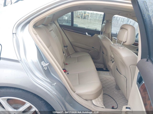 2013 Mercedes-benz C 300 4matic მანქანა იყიდება აუქციონზე, vin: WDDGF8AB1DA760018, აუქციონის ნომერი: 12594437