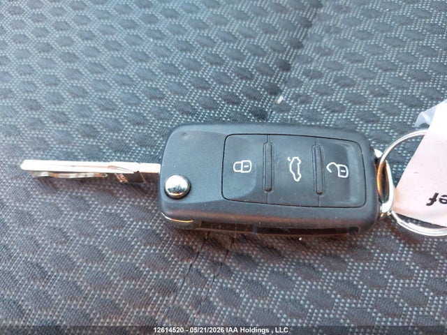 12614520 :رقم المزاد ، 3VWBK7AJ0DM389063 vin ، 2013 Volkswagen Jetta مزاد بيع
