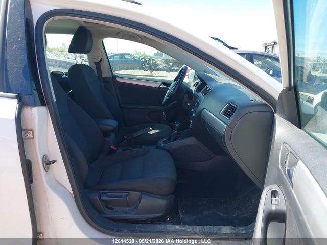 12614520 :رقم المزاد ، 3VWBK7AJ0DM389063 vin ، 2013 Volkswagen Jetta مزاد بيع