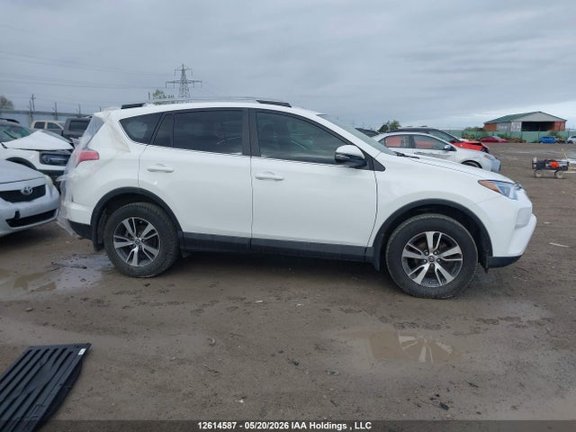 12614587 :رقم المزاد ، 2T3ZFREV6JW476734 vin ، 2018 Toyota Rav4 Le مزاد بيع
