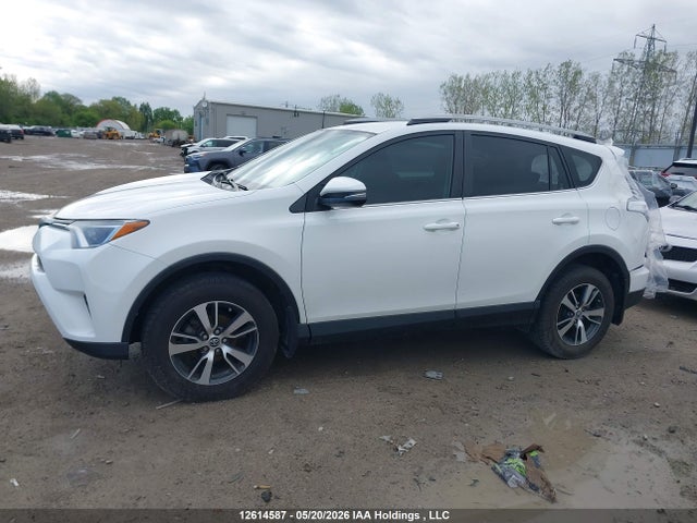 12614587 :رقم المزاد ، 2T3ZFREV6JW476734 vin ، 2018 Toyota Rav4 Le مزاد بيع