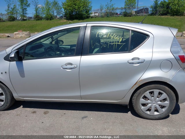 2014 Toyota Prius C მანქანა იყიდება აუქციონზე, vin: JTDKDTB32E1564417, აუქციონის ნომერი: 12614664