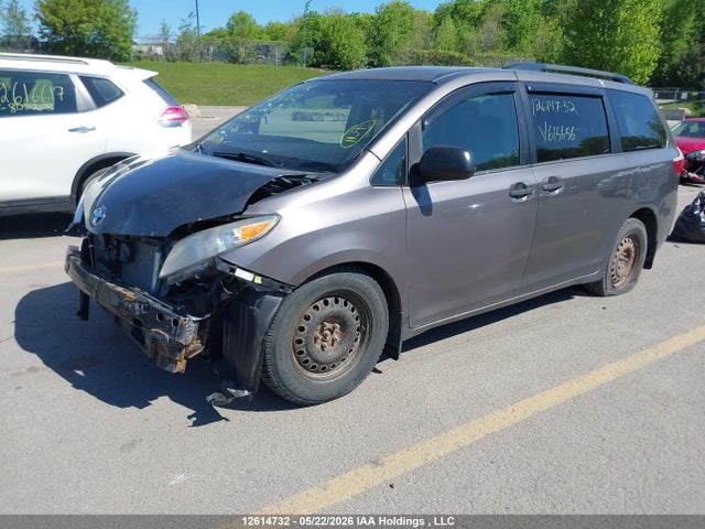 Toyota Sienna 7 Passenger 2015 5TDZK3DC5FS615656 Image 2