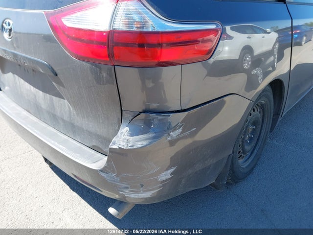 5TDZK3DC5FS615656 Toyota Sienna 7 Passenger