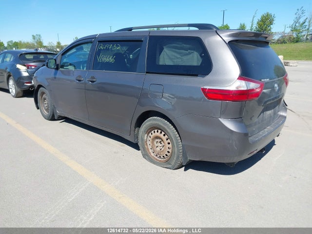 Toyota Sienna 7 Passenger 2015 5TDZK3DC5FS615656 Image 3