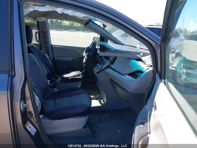 Toyota Sienna 7 Passenger 2015 5TDZK3DC5FS615656 Image 5