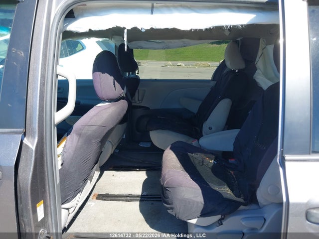5TDZK3DC5FS615656 Toyota Sienna 7 Passenger